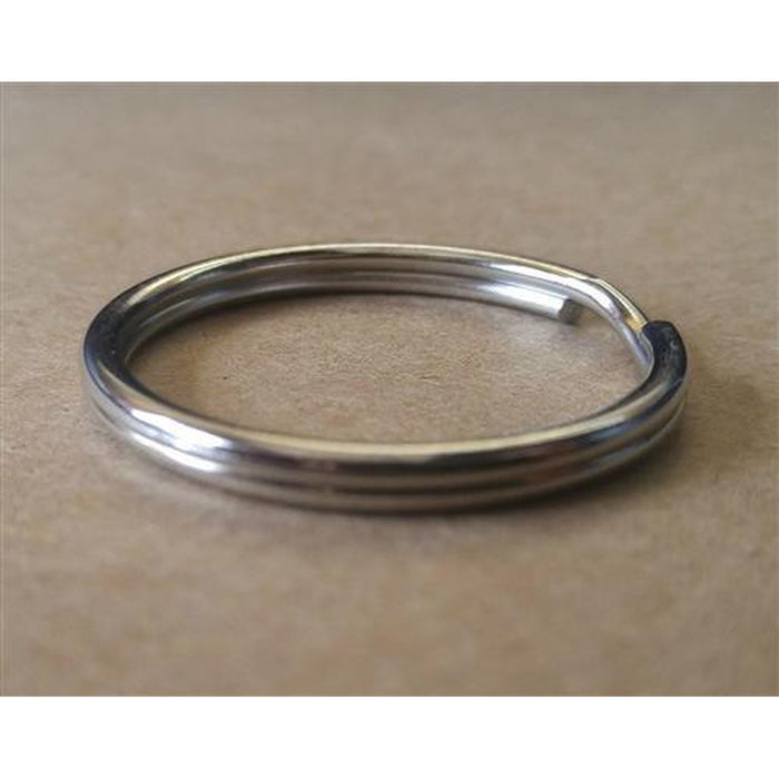 SPID-9240 heat-treated steel split key ring on tabletop