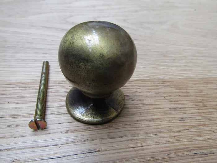 Ball Cabinet Knob - Lone Fox