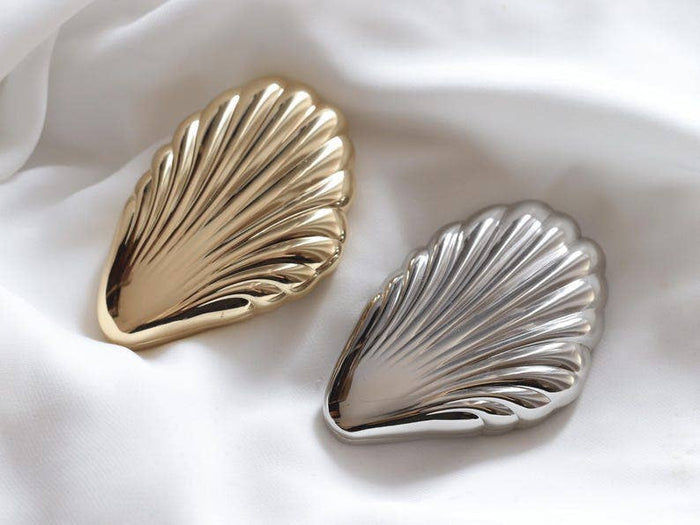 Deco Shell Compact Mirror: Silver - Lone Fox