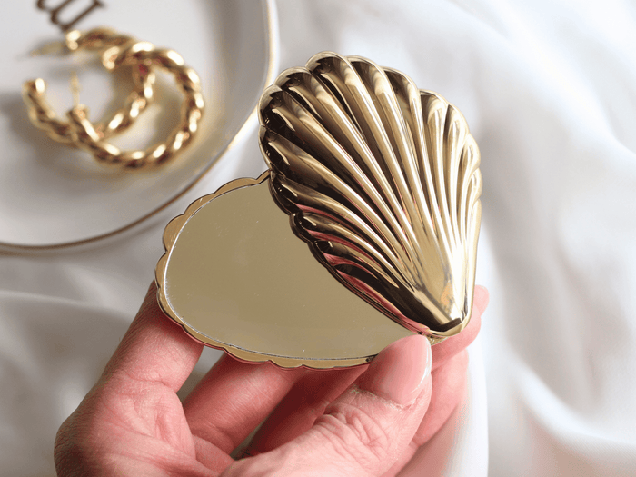 Deco Shell Compact Mirror: Silver - Lone Fox
